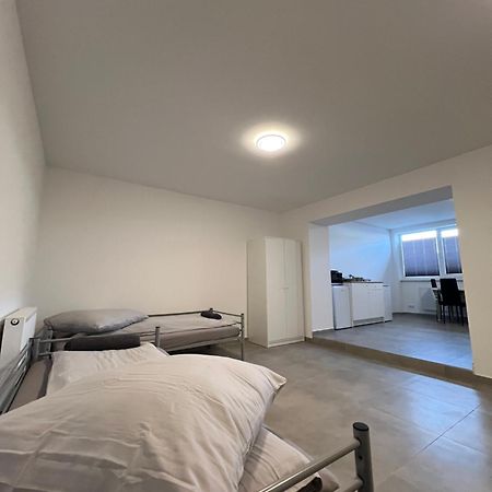 Отель Mieterlux Frankfurt Хойзенштамм Экстерьер фото